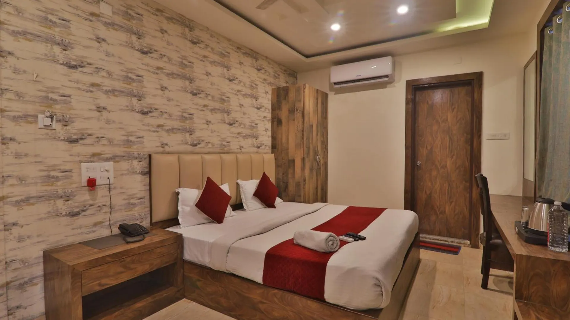 Grand Janki Most Premium And Luxury Family Preferred Hotel In Varanasi Near Kashi Vishwanath Temple With Free Parking And Free Wifi 2*,