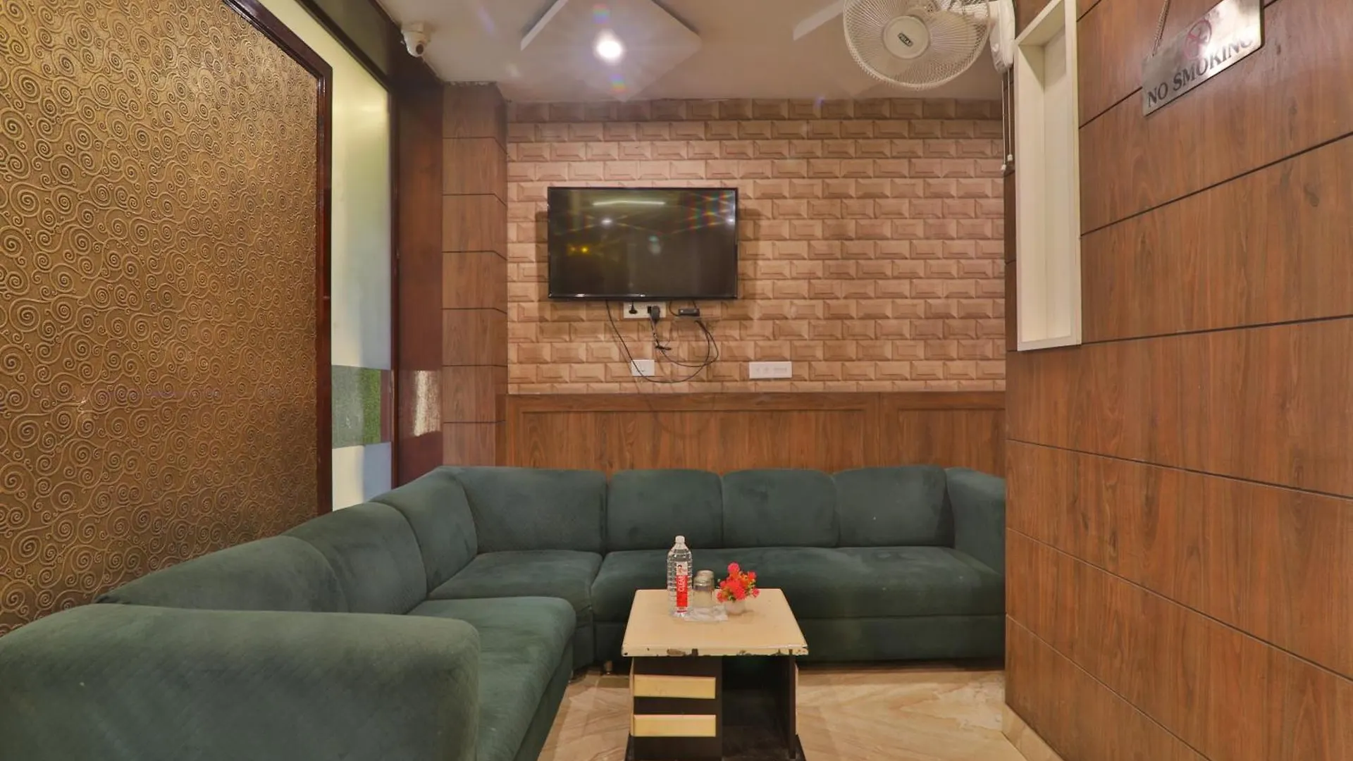 **  Grand Janki Most Premium And Luxury Family Preferred Hotel In Varanasi Near Kashi Vishwanath Temple With Free Parking And Free Wifi India