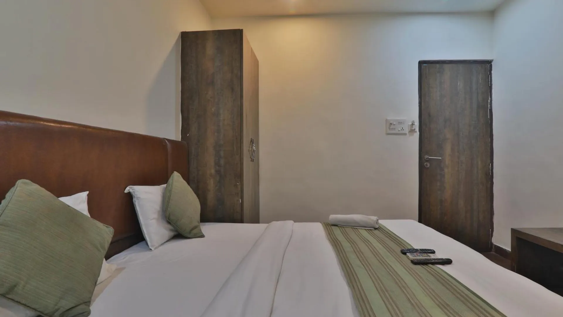 Grand Janki Most Premium And Luxury Family Preferred Hotel In Varanasi Near Kashi Vishwanath Temple With Free Parking And Free Wifi
