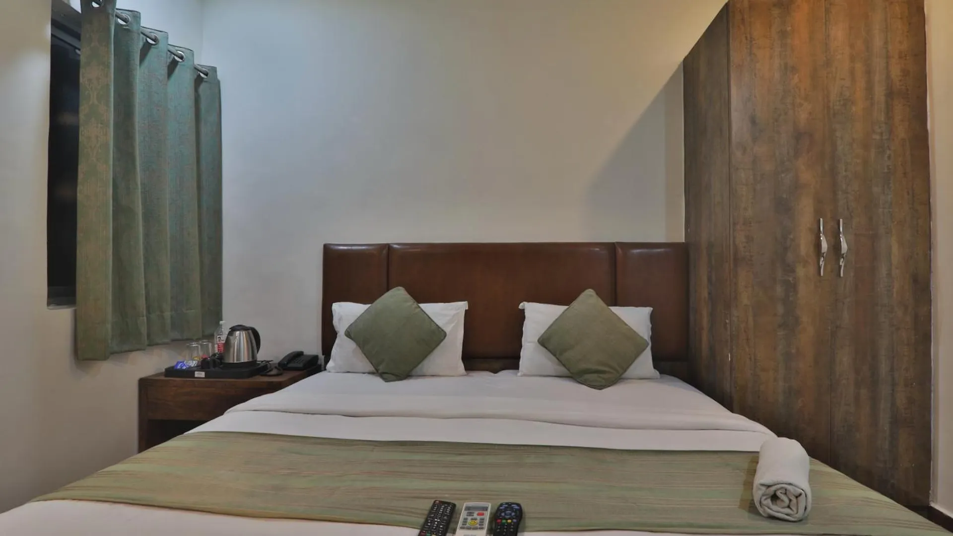 Grand Janki Most Premium And Luxury Family Preferred Hotel In Varanasi Near Kashi Vishwanath Temple With Free Parking And Free Wifi
