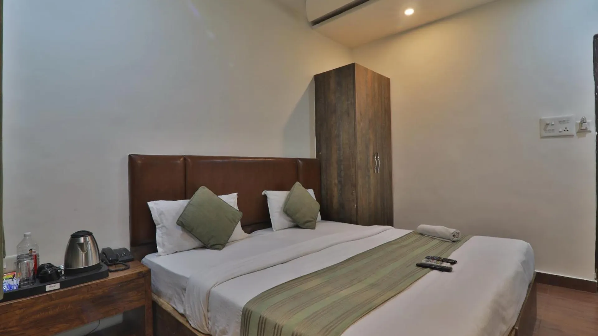 Grand Janki Most Premium And Luxury Family Preferred Hotel In Varanasi Near Kashi Vishwanath Temple With Free Parking And Free Wifi 2*,