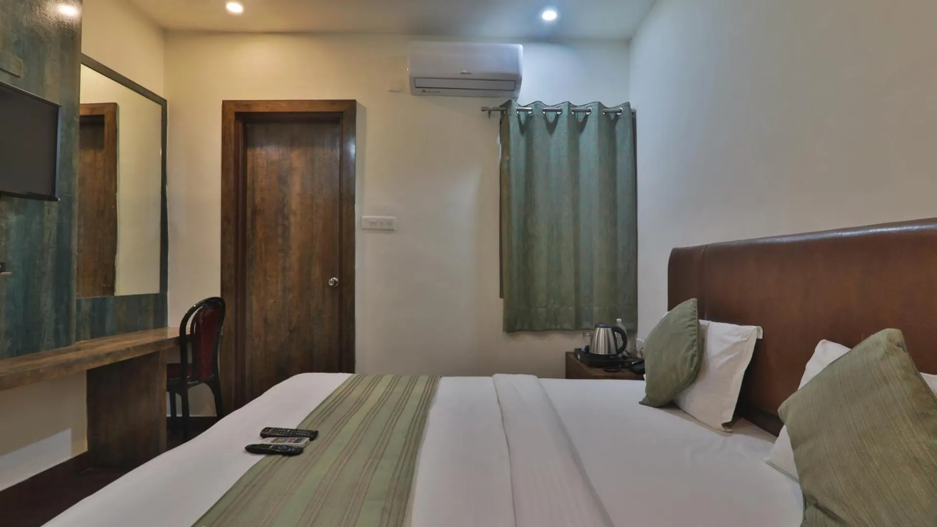 Grand Janki Most Premium And Luxury Family Preferred Hotel In Varanasi Near Kashi Vishwanath Temple With Free Parking And Free Wifi 2*,  India